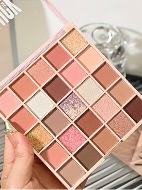Kohl's 25-Color Pink & Brown Eyeshadow Palette